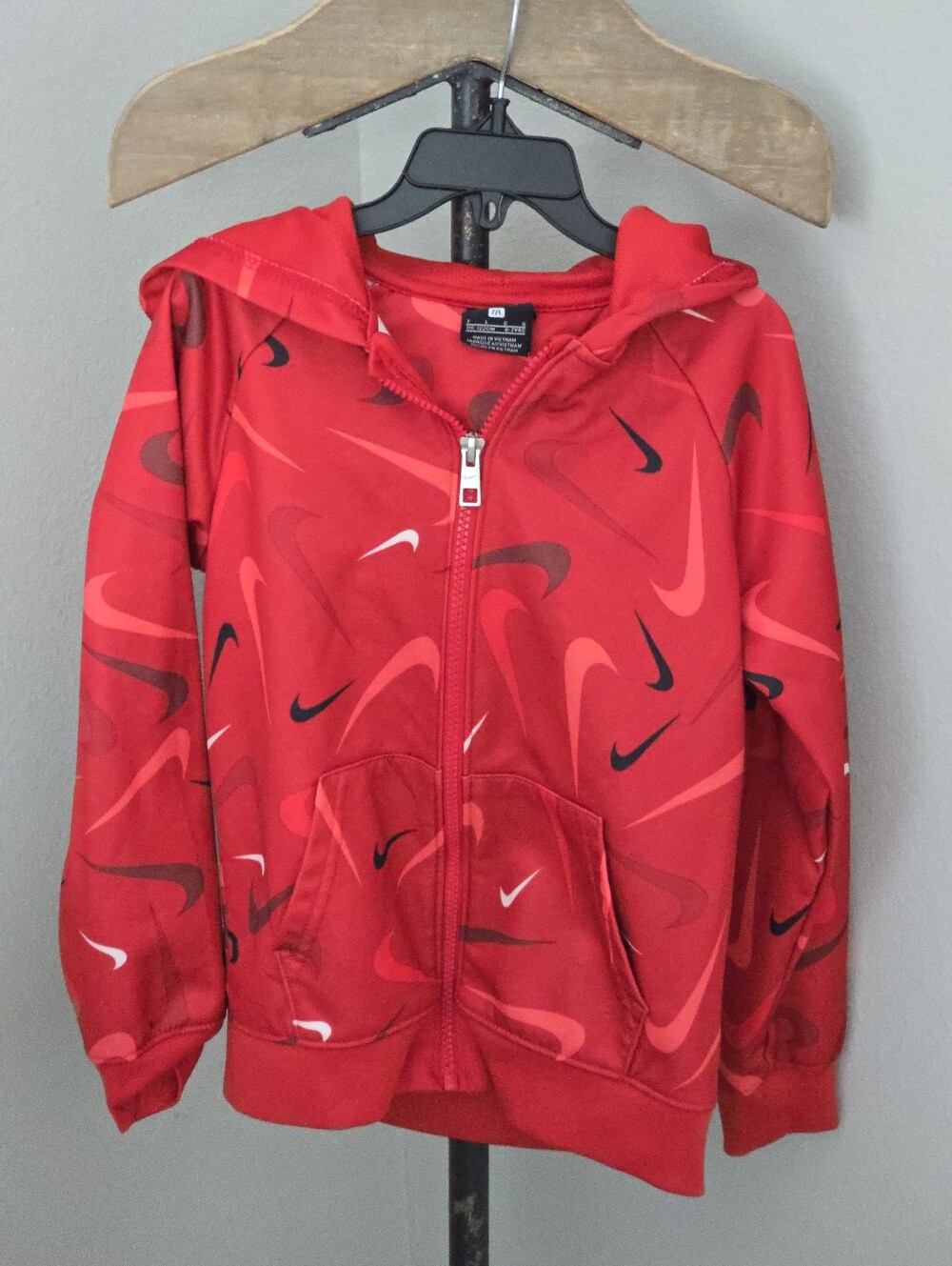 Nike Red Kids' Graphic Zip-Up Hoodie with Swoosh Print Boys Size 7